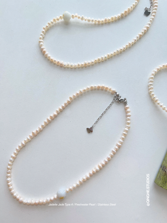 Golden Whisper Necklace – White with Yellow Jade & Freshwater Pearl